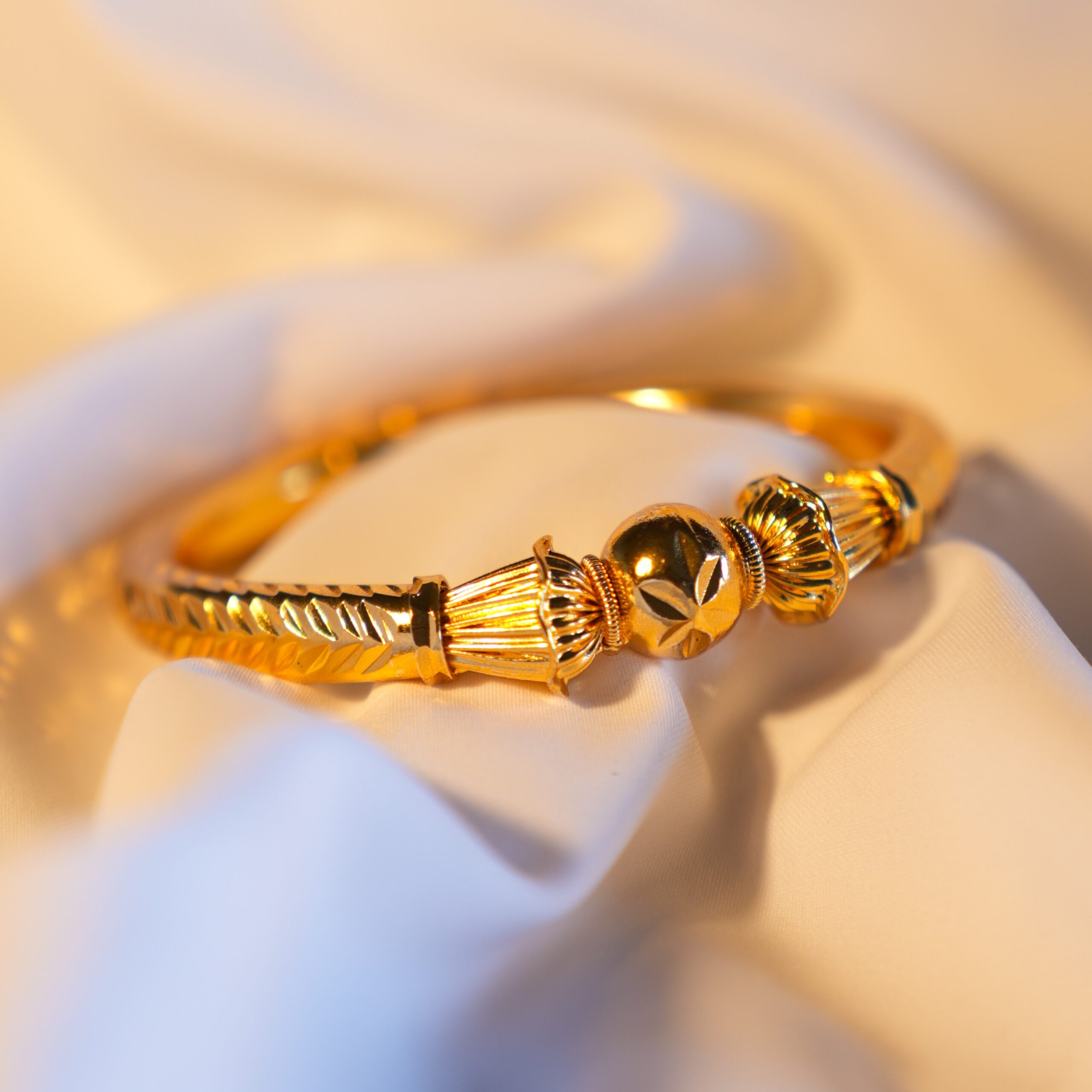 Regal Sculpture Bangle - Image 3