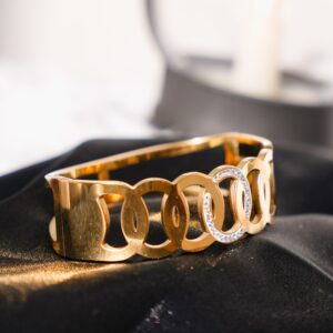 Interlocking Crystal Bracelet