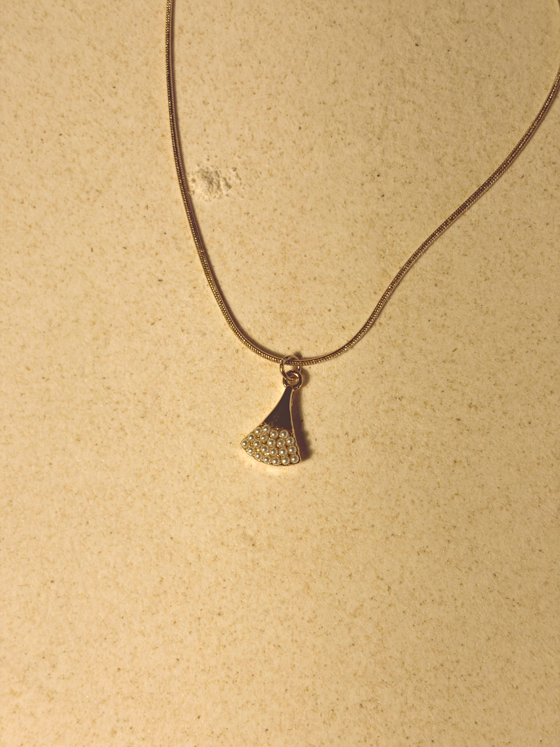 Luxury Gold-Plated Fan Pendant Necklace