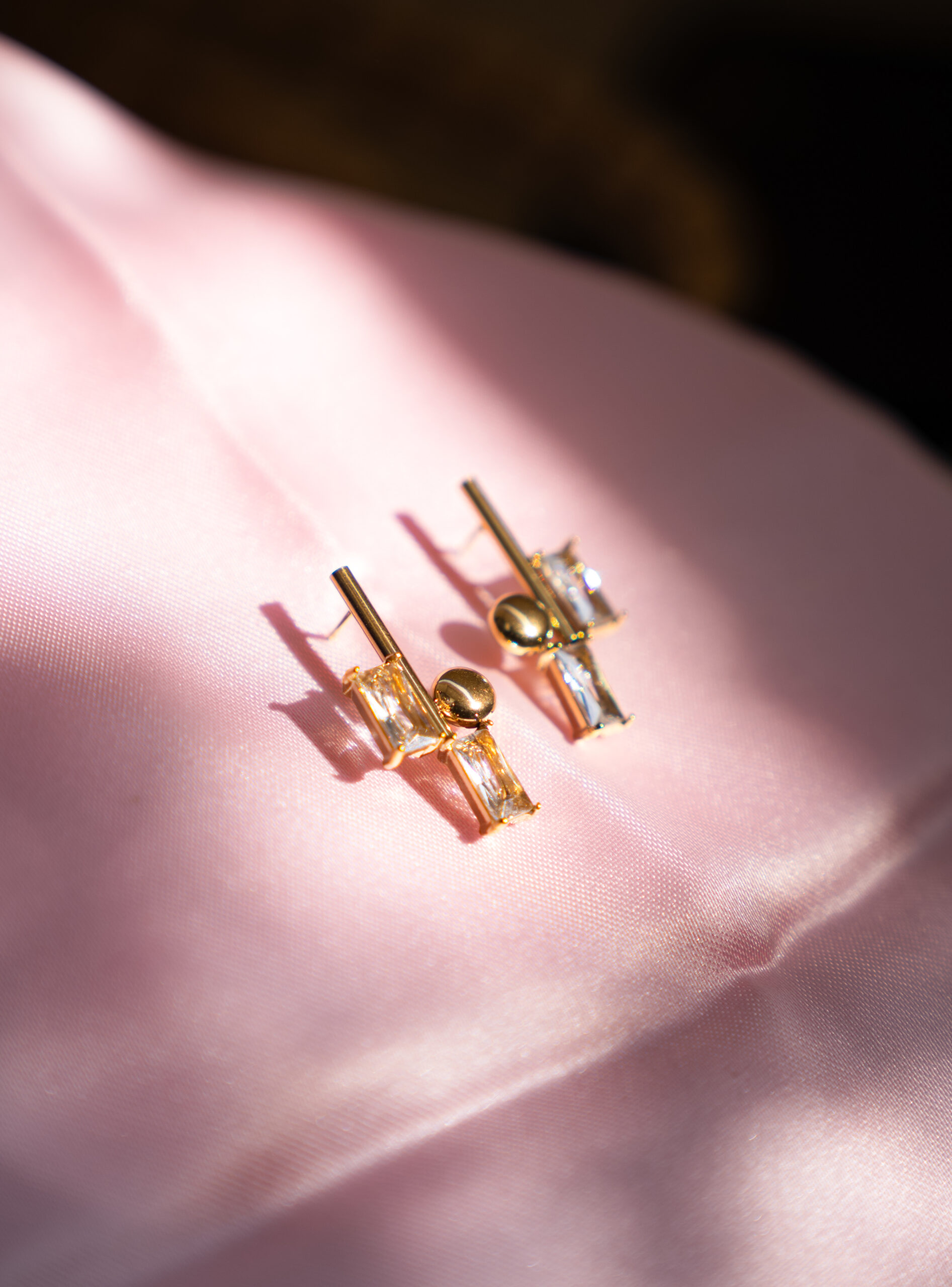 Linear Luxe" Geometric Drops (White & Green) - Image 3