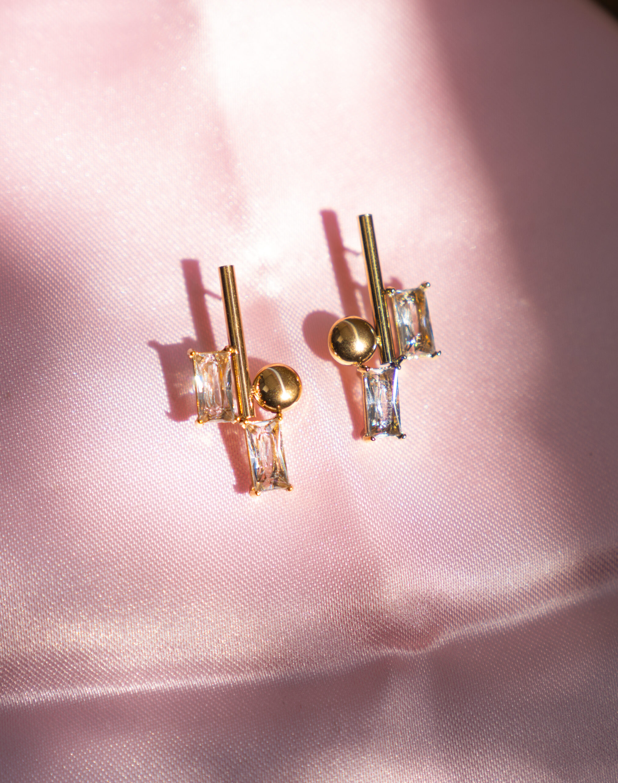 Linear Luxe" Geometric Drops (White & Green) - Image 2