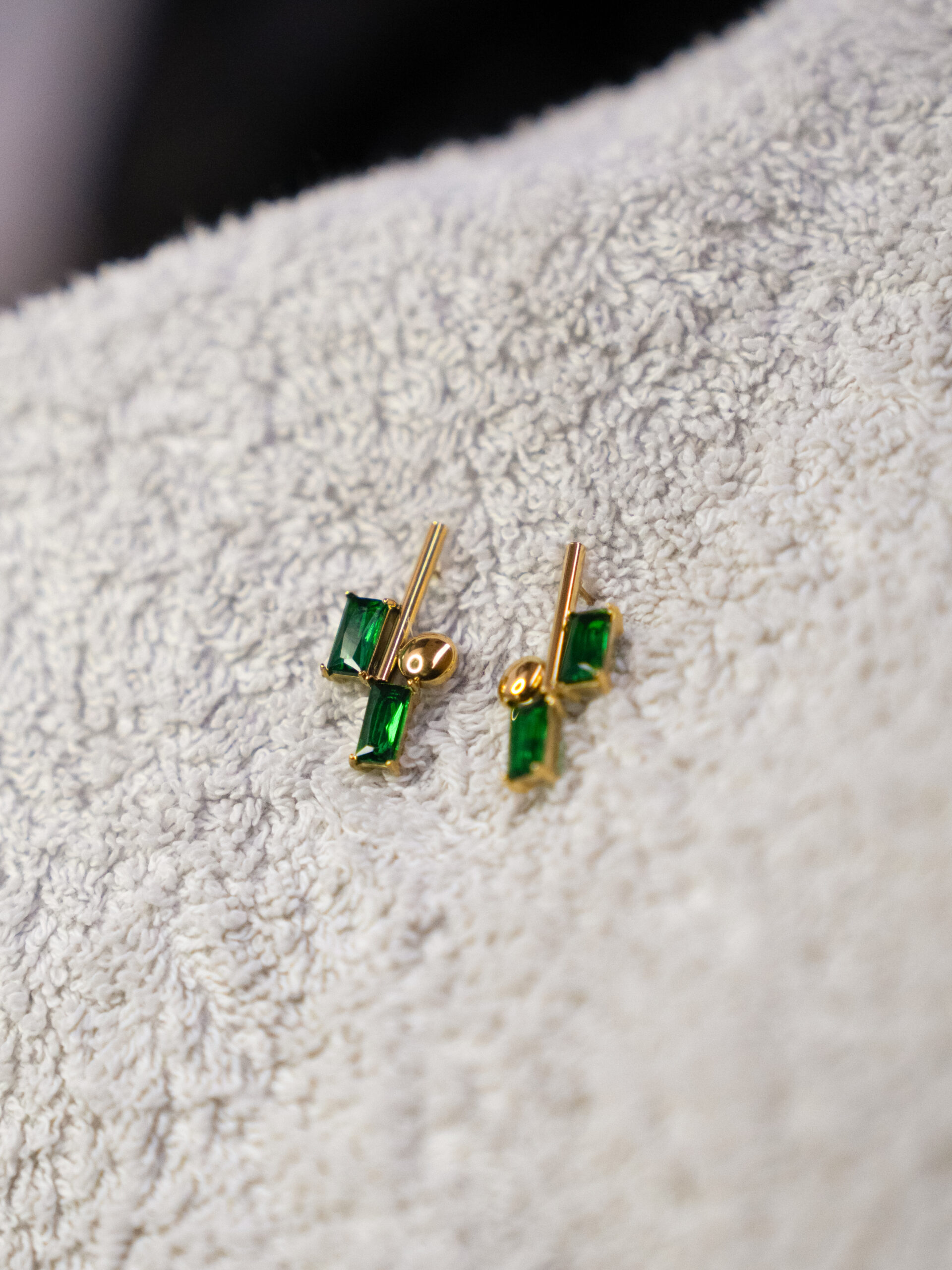 Linear Luxe" Geometric Drops (White & Green) - Image 4