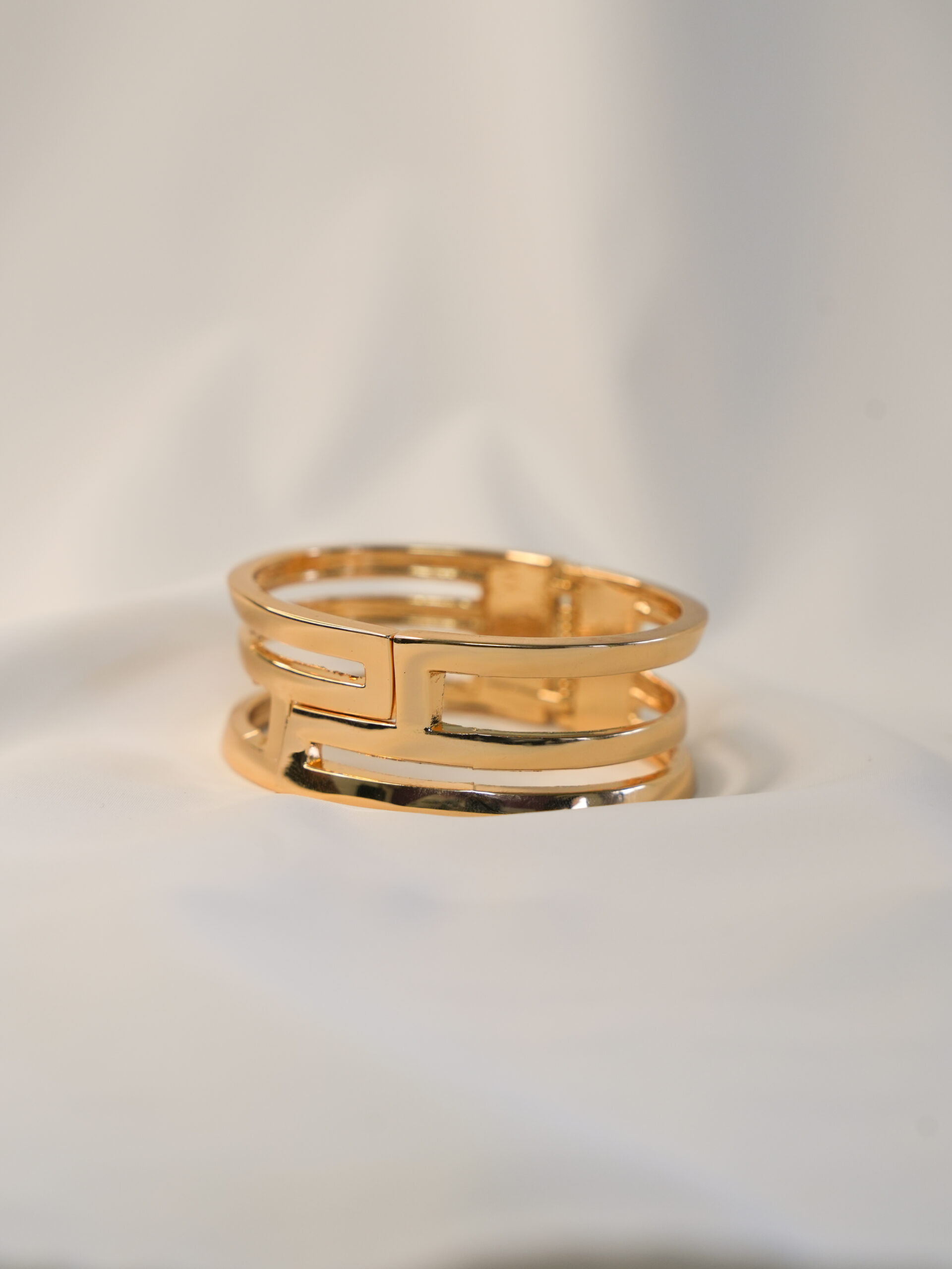 The Architectural Statement Cuff – Modern Golden Glamour